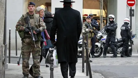 ATENTATE FRANŢA: Primarul Parisului cere întărirea securităţii, iar opoziţia cere poliţie municipală înarmată
