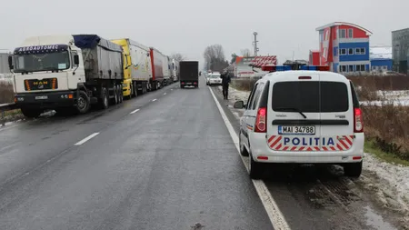 Coadă de TIR-uri de câţiva kilometri în Vama Petea