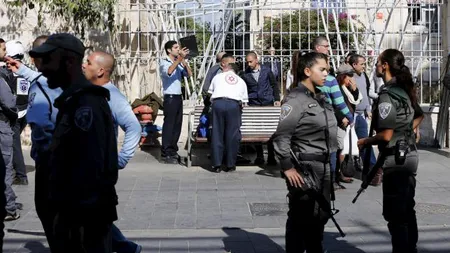 Două palestinience au înjunghiat cu foarfecele un bărbat, la Ierusalim. Momentul a fost surprins de camere VIDEO