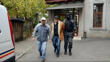 Mandat de reţinere pentru studentul acuzat de înjunghierea şi incendierea colegilor din cămin VIDEO