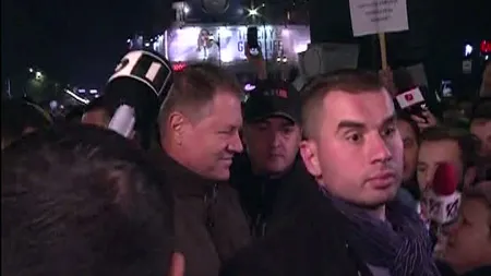 Piaţa Universităţii, a şasea zi de proteste. Klaus Iohannis a fost în Piaţa Universităţii VIDEO