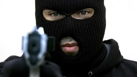 SCANDAL ÎN SUA: A agresat un poliţist şi a fost împuşcat pe loc