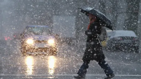PROGNOZA METEO. Meteorologii anunţă ploi, lapoviţă şi ninsoare în majoritatea regiunilor
