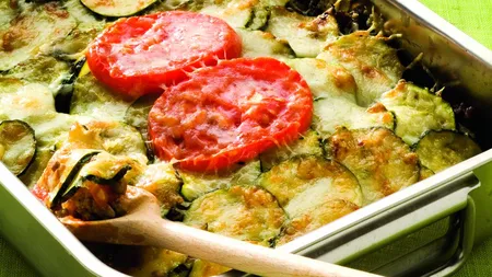 Reţeta zilei: Musaca de dovlecei şi carne tocată