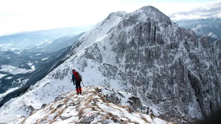 TRAGEDIE în Munţii Piatra Craiului. Un turist a căzut într-o prăpastie