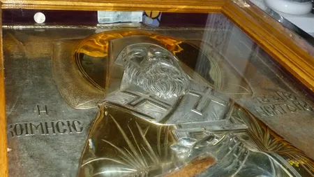 Pe 9 noiembrie îl sărbătorim pe Sfântul Ierarh Nectarie, făcător de minuni şi vindecător de boli. Acatistul