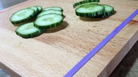 A pus un elastic de jur împrejurul tocătorului pentru legume. Motivul?