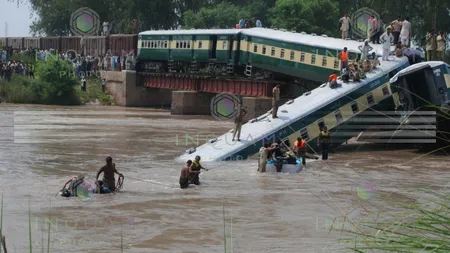 Tren deraiat în Pakistan: 12 morţi şi 100 de răniţi