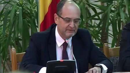 Ministrul Educaţiei, Adrian Curaj: Mi-e FRICĂ de EXPERIMENTELE neduse până la sfârşit