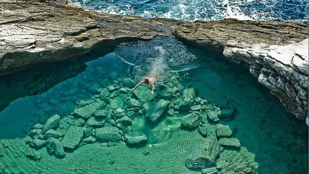 GIOLA, piscina sirenelor. Imagini desprinse din rai
