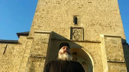 Părintele Calistrat te lasă iar fără cuvinte. Vezi ce LE TRANSMITE FEMEILOR în Postul Crăciunului
