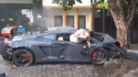 Accident GRAV produs de un ŞMECHER cu Lamborghini. A călcat 3 oameni şi apoi dădea SMS-uri VIDEO