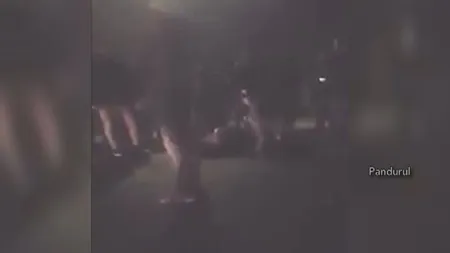 Colindător lovit de maşină. Şoferul, la un pas să fie linşat