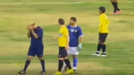 Insultat de suporteri, un arbitru a început să plângă. Scene inedite la un meci de fotbal VIDEO