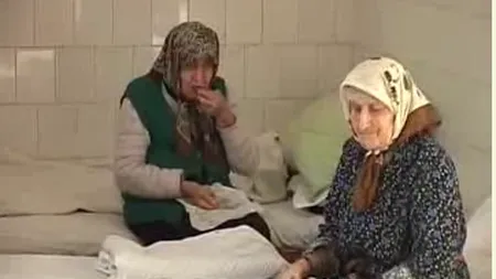 Zeci de bătrâni din aziluri riscă să ajungă în stradă, în prag de sărbători