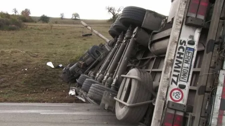 Un camion s-a răsturnat în Arad. TRAFICUL rutier, blocat mai bine de cinci ore