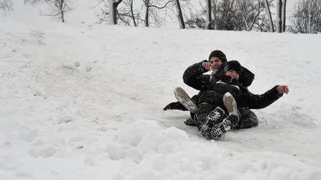 Bucurie mare pentru turişti. Vezi unde A NINS ÎN ULTIMELE ORE şi cât a ajuns să aibă stratul de zăpadă