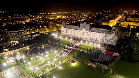 INEDIT. Mai mulţi băieţi şi-au arătat iubirea faţă de Iaşi scriind MESAJE cu DRONA pe cer FOTO