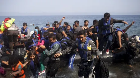 CRIZA IMIGRANŢILOR. 3.000 de refugiaţi pregătiţi să traverseze Marea Egee spre Grecia, arestaţi în Turcia