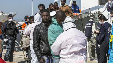 Comisia Europeană a decis: Italia trebuie să amprenteze toţi imigranţii, chiar şi cu forţa