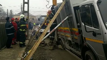 Scene INCREDIBILE cu o maşină de gunoi pe o stradă din Botoşani VIDEO