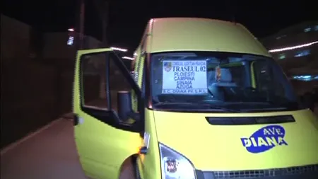 Un microbuz cu călători a fost atacat de patru indivizi mascaţi, în apropiere de Câmpina FOTO
