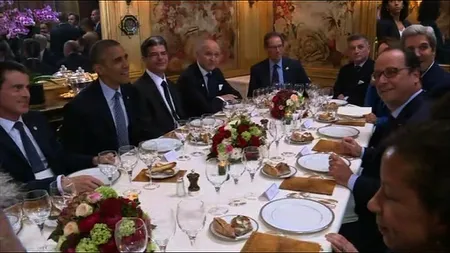 Barack Obama şi Francois Hollande au cinat împreună, la Paris. Scene inedite de la restaurant VIDEO