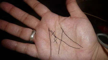 Ai litera M trasată între liniile palmei? Ce ÎNSEAMNĂ ASTA