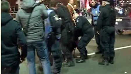 Protestatarii violenţi din Bucureşti au fost AMENDAŢI
