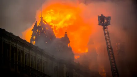 Un incendiu de proporţii a distrus un important muzeu din Sao Paulo