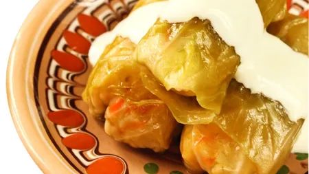 Reţeta zilei: Sarmale cu carne de porc în foi de varză