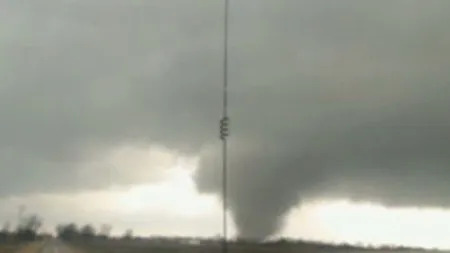 TORNADE înainte de Crăciun, în SUA: Şapte MORŢI, zeci de răniţi VIDEO