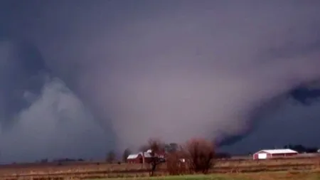 Statul Illinois, lovit de 22 de tornade. Cel puţin 30 de oameni au fost răniţi