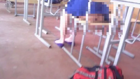 A mers la şcoală îmbrăcată aşa. Profesorii au dat-o imediat afară din clasă şi i-au scăzut nota la purtare