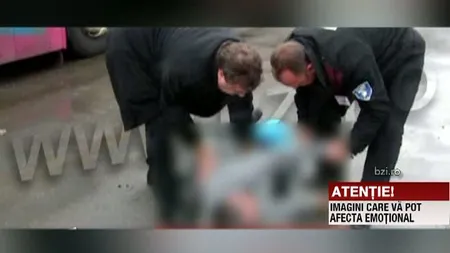 IMAGINI CUTREMURĂTOARE. Un bărbat cu probleme cardiace s-a prăbuşit în plină stradă VIDEO