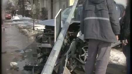 Accident grav în Gorj. Şoferul unui autocar a lovit un bărbat, după care a fugit de la locul faptei VIDEO