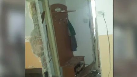 Blocul din Braşov în care a avut loc o explozie a rămas fără gaz, apă şi electricitate