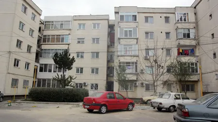 Un bărbat a murit după ce a fost ÎNCHIS PE BALCON şi a căzut de la etaj