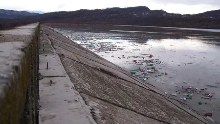 Descoperire halucinantă în cazul apei infestate din Pucioasa. Vezi ce a descoperit Garda de Mediu în urma controalelor