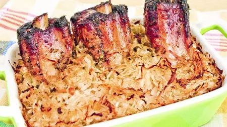 Reţeta zilei: Costiţe de porc cu varză acră la cuptor