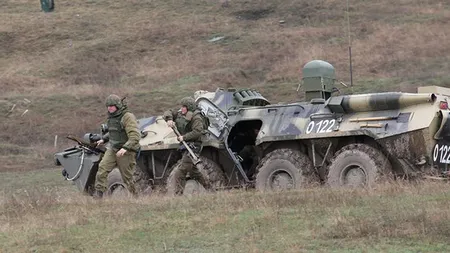 Rusia a trimis unităţi militare şi avioane de luptă în Crimeea