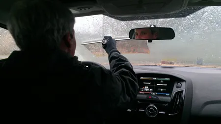 Cum să-ţi dezabureşti REPEDE parbrizul. Metoda NASA VIDEO