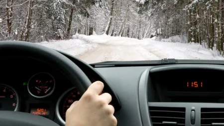 Toţi şoferii fac aceste greşeli. Cum TREBUIE să CONDUCI, de fapt, pe TIMP DE IARNĂ