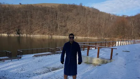 Imagini de infarct. Baie în lac, la -10 grade. Cine este tânărul curajos VIDEO