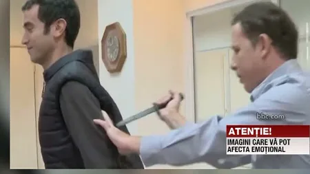Un jurnalist a fost înjunghiat în direct la TV, din greşeală VIDEO