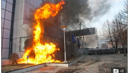 Proteste în Kosovo. Sediul Guvernului a fost INCENDIAT