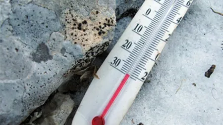 Experiment INEDIT. Ce se întâmplă când arunci apă fiartă pe cineva la minus 30 de grade Celsius VIDEO