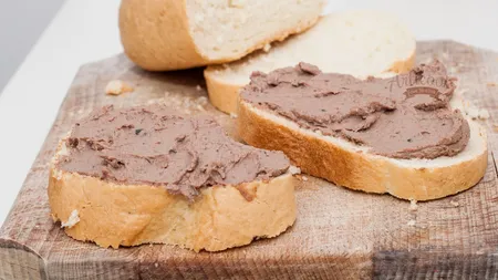 Obişnuieşti să consumi pate de ficat din comerţ? S-ar putea să te laşi după ce afli ce conţine de fapt
