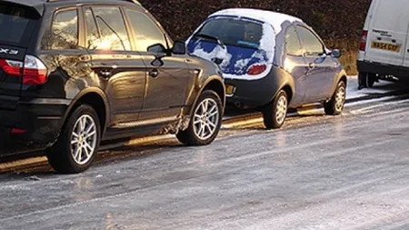 Cum se transformă dusul gunoiului într-o aventură din cauza poleiului VIDEO