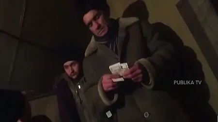 Mii de oameni au ieşit din nou în stradă la Chişinău. Manifestanţii ar fi fost plătiţi să se alăture protestelor VIDEO
